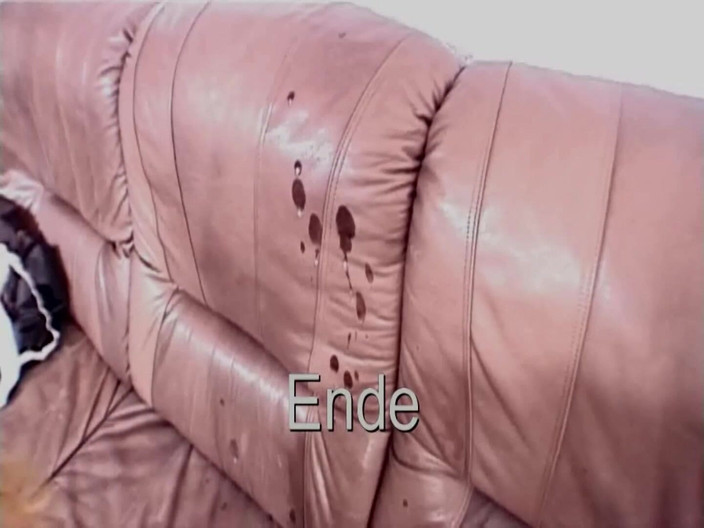 Filles Francaises: Sledujte, jak tato francouzská dáma klečí a saje to