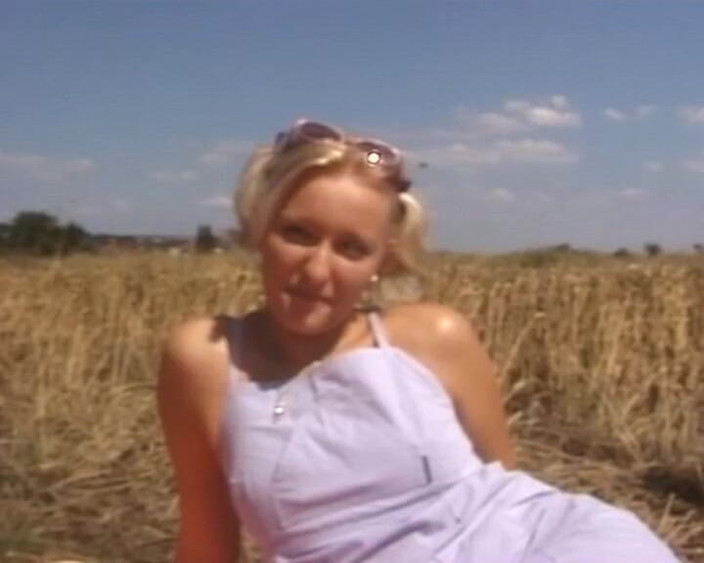 BB Video - Vintage Story: ドイツ人アマチュアティーンソロ女性屋外ブロンド