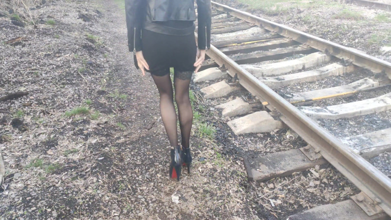 AnGelya G: Mengongkek awek panas dalam stiletto heels dan dalam stoking di...