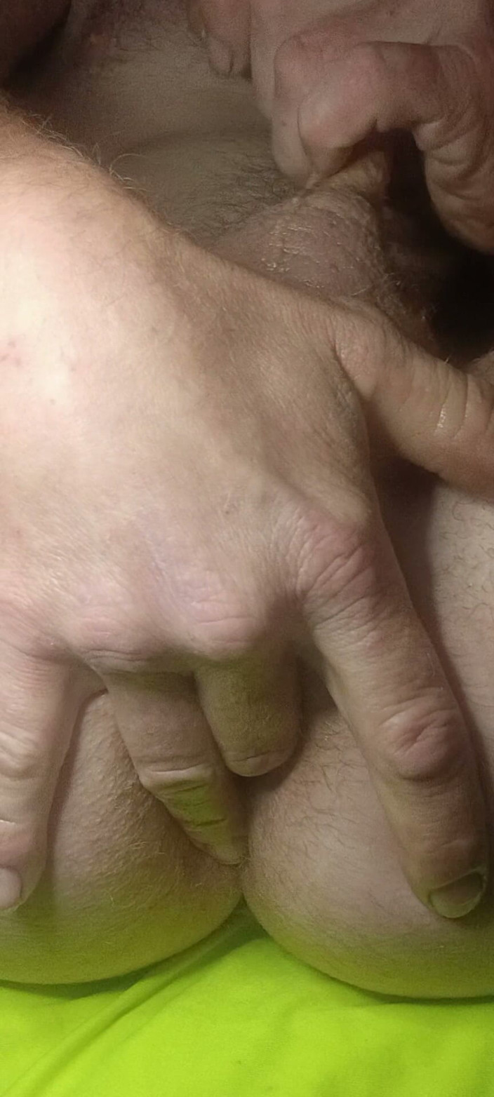 Matador: Dedo, trasero, lubricante por qué no