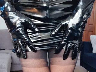Jessica XD: Jessicaxd - guantes ajustados en falda de PVC