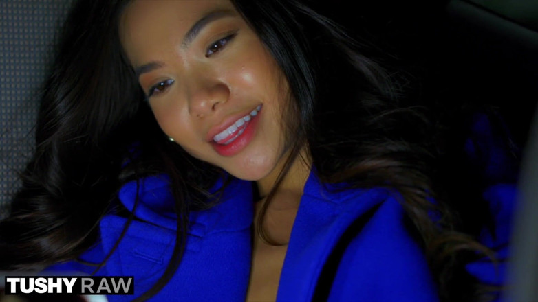 Tushyraw: TUSHYRAW - cette Petite Asiatique adore la sodomie plus que tout...