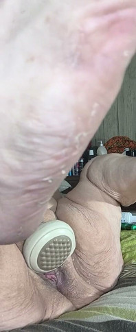 Het dikste poesje de grootste vibrator neukpartij die je kunt krijgen voor 20.00 dollar