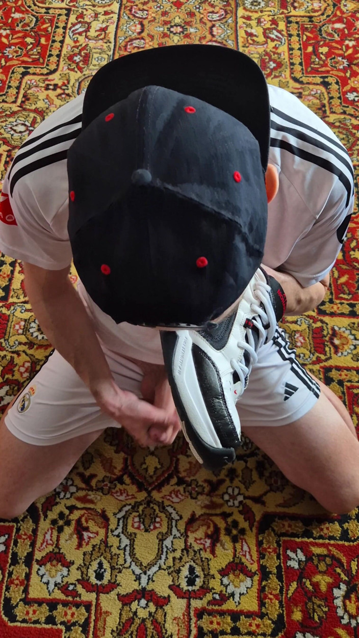 Sneakersmax98: Licks Cum From Nike's Sneakers