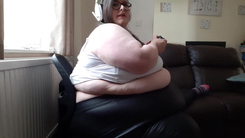 SSBBWLadyBrads: Awek montel SSBW seluar kulit baru dan video perjudian