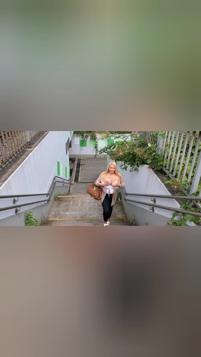 Annabelle Rogers: 在德国露出！