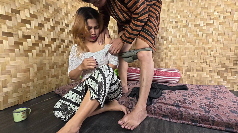 momi_itha_: Cumnatul meu se furișează în casa mea în timp ce eu sunt...