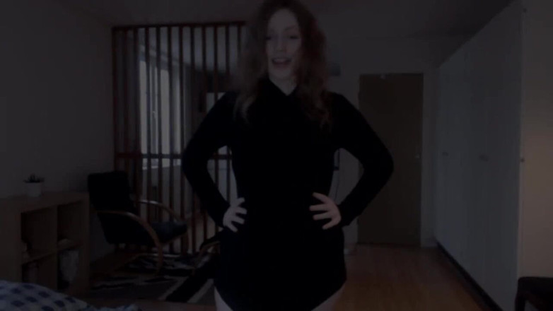 KissMyHips: Cumming in stockings