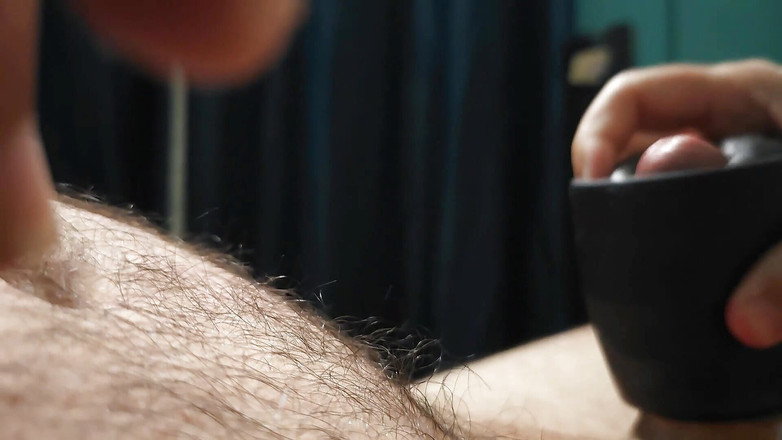 Bellaboo: Juguete vibrador usado para masturbar la polla del marido