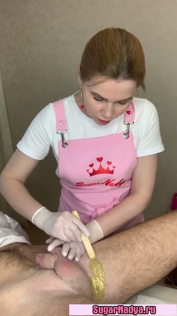 SugarNadya: Depilare foarte profundă a penisului pentru client