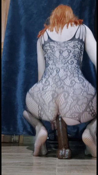 boobyb0y: Cur alb Tgirl călărește și ejaculează