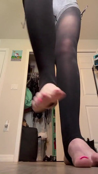 Stomping Hard Barefoot in Stirrups Size 16 Feet