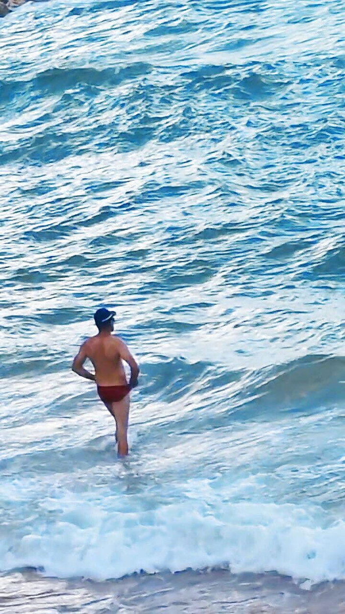 Madaussiehere: Aku muasin diriku sendiri di pantai pribadi!