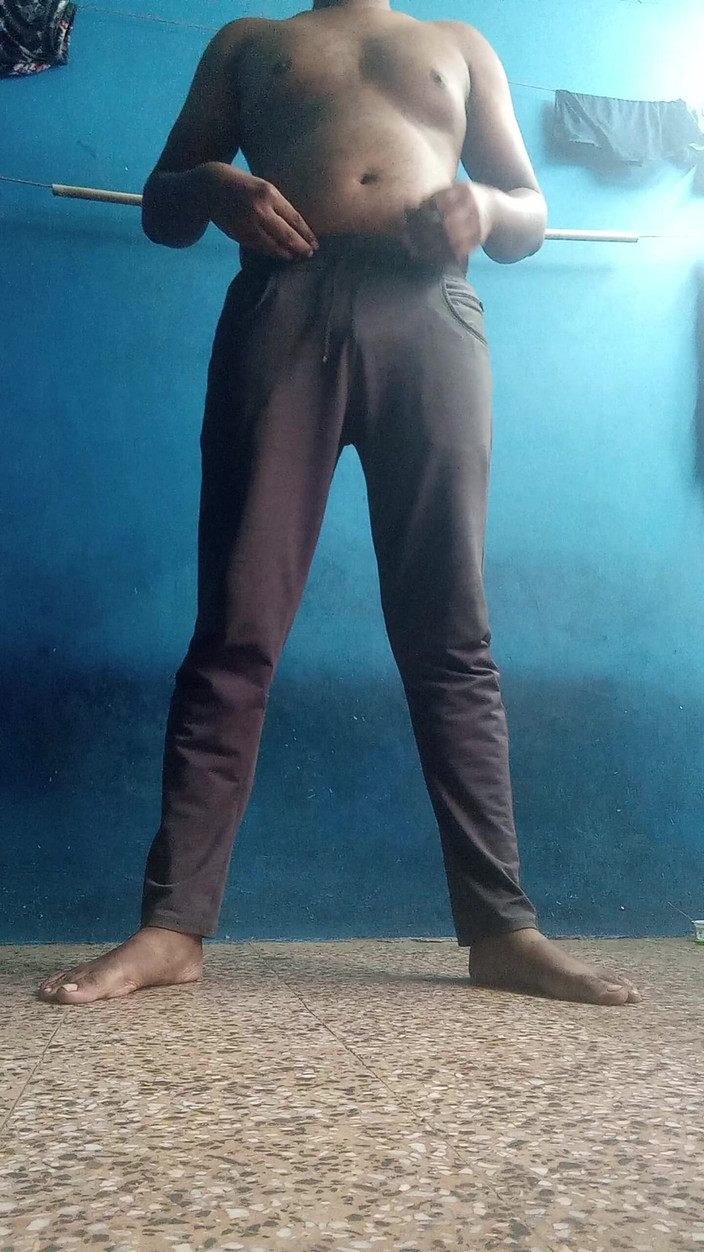 Sweet Indian cock: 보지에서 여친과 섹스하는 거유 소년 페니스