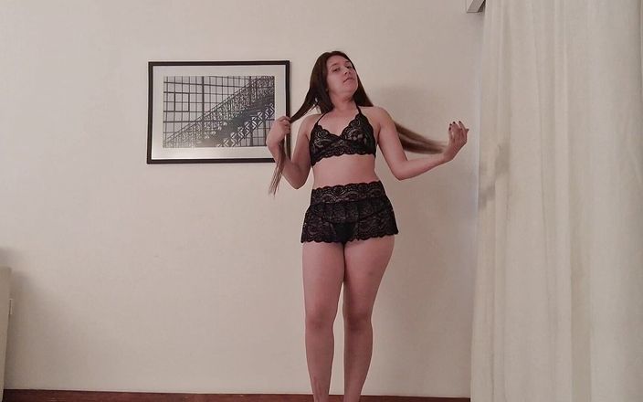Horny Latinas Studio: बड़ी गांड वाली लैटिना वेब कैमरे पर नंगी हो रही है