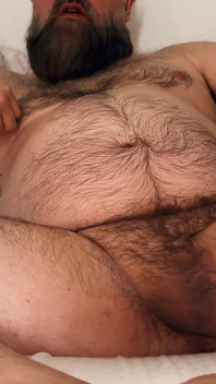 Mostrando su erección gorda para chicos en cam - oliendo paja y acabando