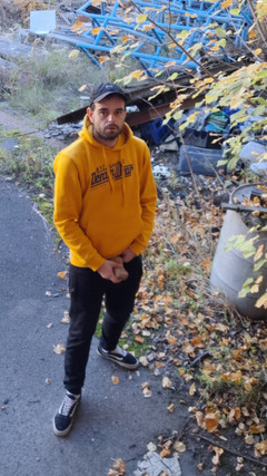 jerkofflover: बाहर और हॉल के अंदर एक परित्यक्त कारखाने में हस्तमैथुन करना