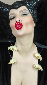 Silné červené rtěnky od maleficent