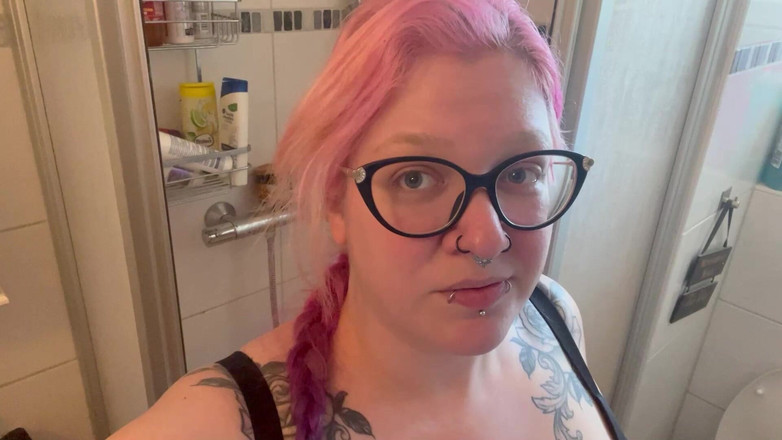 Abby Strange: Chlupatá kundička a krásná piss jet