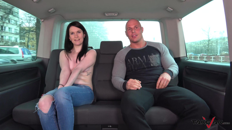 Take Van: Brunetthora gillar att bli knullad som en hacka utan kontanter