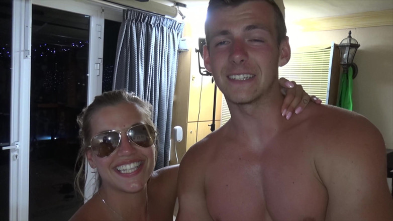 Czech Pornzone: České porno Badass Babes záležitosti z dovolené, díl 22