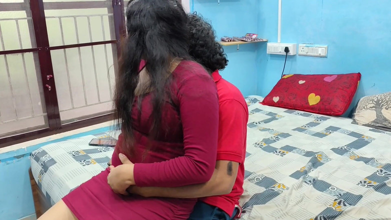 Vaishnavysharunraj: Mallu sexy holka v moderních šatech svádí svého přítele a žhavá romantika...