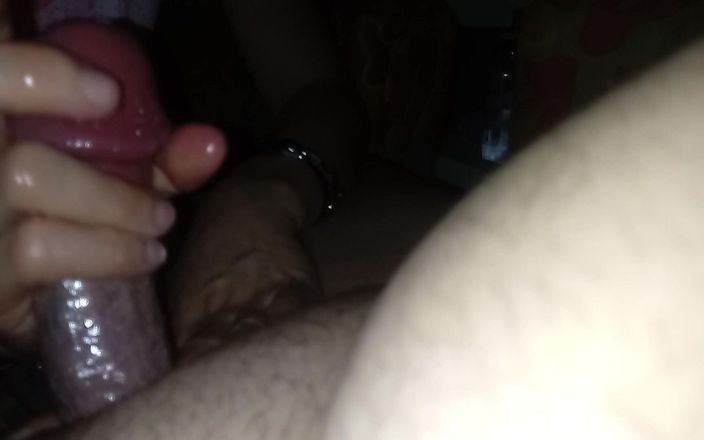 Gran Trabuko: Ela masturba meu pau
