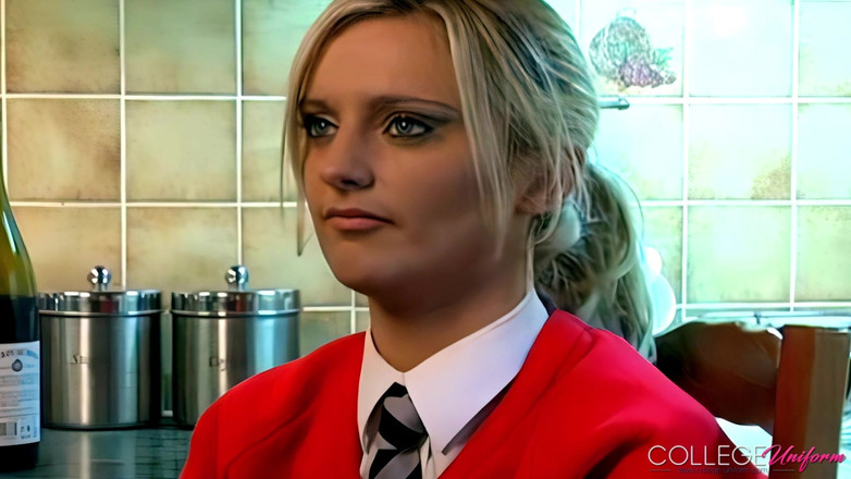 College Uniform: Інтерв'ю Мєклайни за участю Мєклаїни