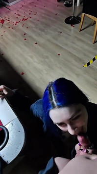 Šuká mě u kulečníkového stolu