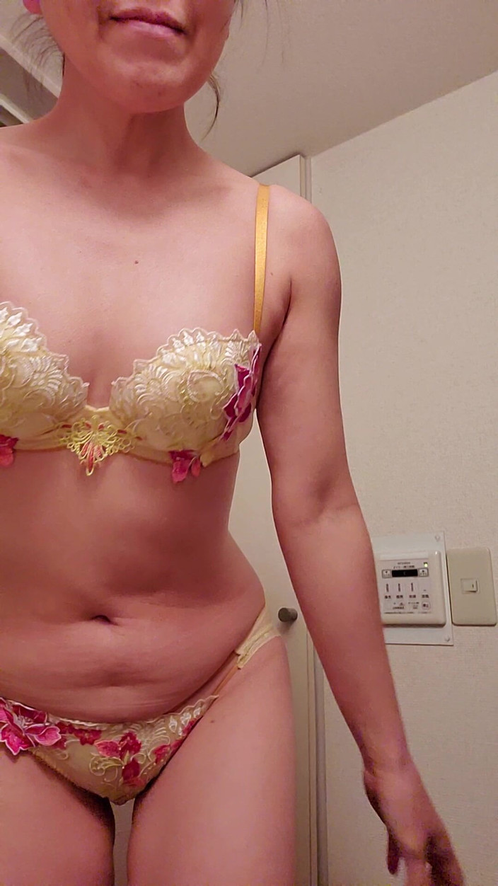 Mayumi Kanzaki: 下着を脱いでお風呂に入るよ