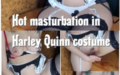Hete masturbatie in Harley Quinn-kostuum