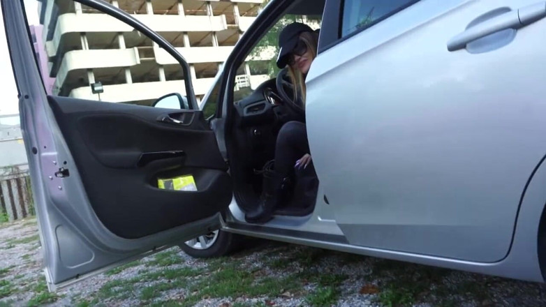 Lady Mesmeratrix Official: Chica dominadora quiere castigarlo al aire libre