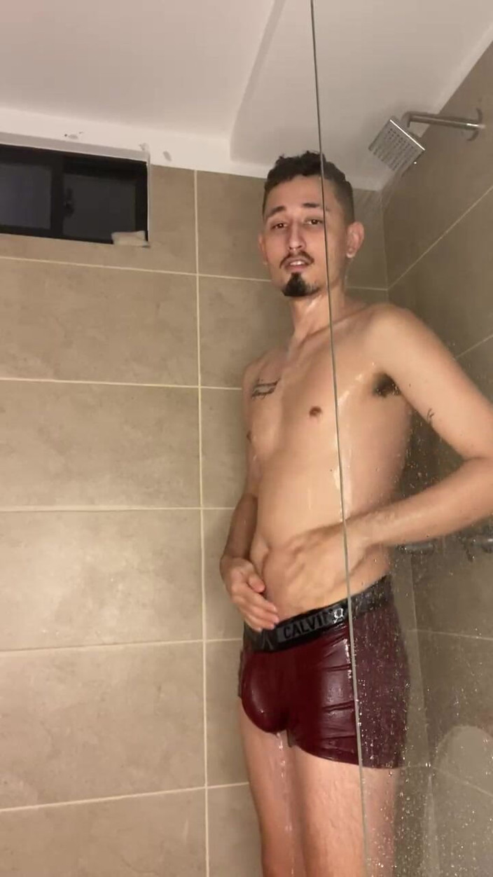 Enzo: Douche &amp; Sperme
