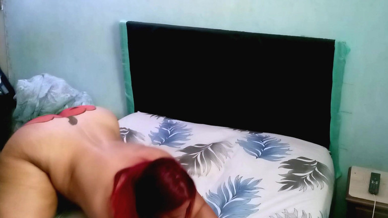 Gina Halime: Yayınlanmamış Resimler: Gina'nın Balkabağı Her Şey Bitene Kadar Bir Horoz Üzerinde Kıpırdıyor