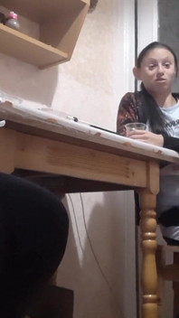 De hablar sucio, nuestros tres coños comenzaron a fluir y a correrse