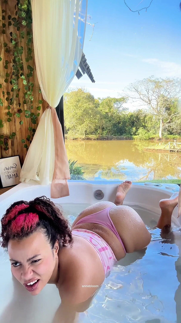 Cutiepiie Chubby: Mollige latina Furz-zusammenstellung zu hause, bathub und überall