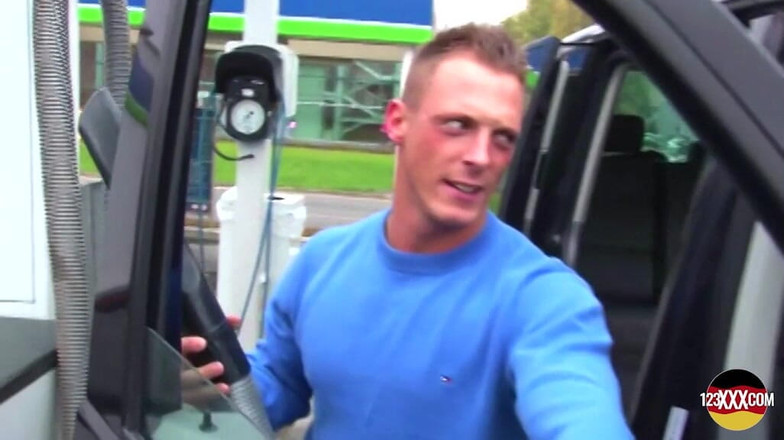 123XXX - Fucked Amateurs in Germany!: セクシーなピンクのパンティーが好きなら、巨大なチンポが彼女のオマンコに入るのを見るのを楽しむでしょう。