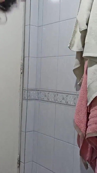 Cowok ini ngentot cewek ini di kamar mandi, ngentot nikmat sama gadis 18 tahun saat lagi mandi