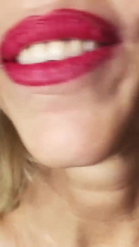 Historia # 9. Francuska suka podaje penisa, pije jego mocz. Lizanie tyłka i ssanie penisa