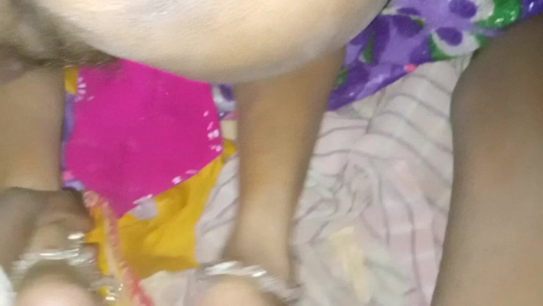 Bengaliauntykichut: Me follé a la india haciéndola sentarse en mi polla