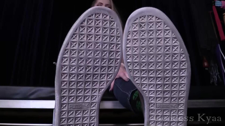 Kyaa Chimera: Succhiami le scarpe da ginnastica sporche