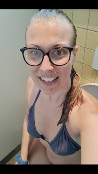Moi dans une toilette ouverte