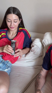 在世界杯足球赛前，我在教练上操了一个陌生人并中出了一个陌生人！