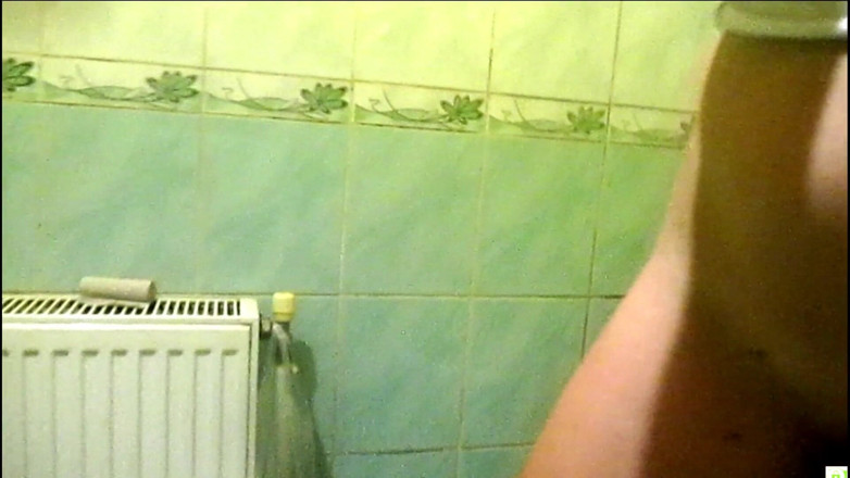Sexi Lenka: Gorgeous trickle of piss from my vagina