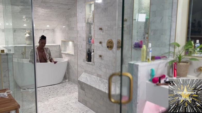 Star Power Media: Sultry Soak: giana si cewek nakal lagi mandi sambil menggoda