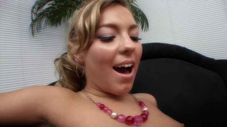 CBD Media: MILF puma má lesbický sex s blonďatou teenagerkou