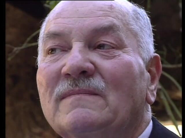 All you need to fuck: 18-річну брюнетку хапає старший чоловік. інтенсивна зустріч на відкритому повітрі!