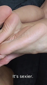 Vitoria Vonteese’s Boyfriend Double Foot Worship and Cums All Over 4 Soles