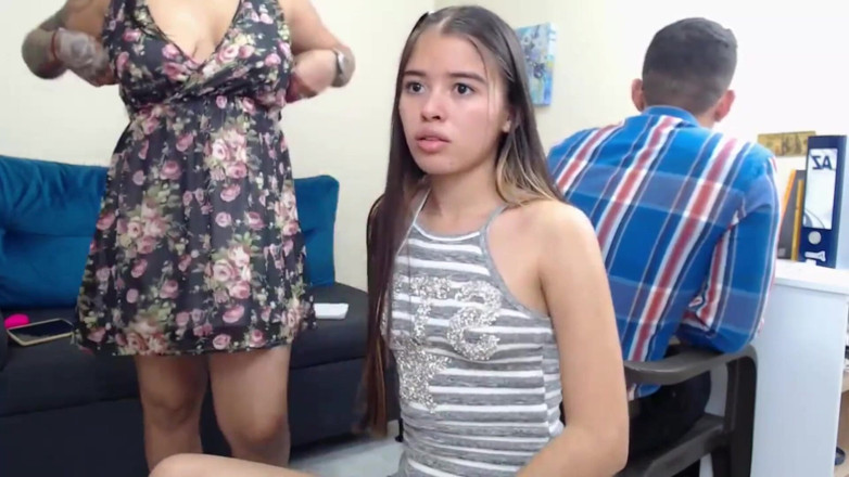Teen amateur Latinas: Seks w biurze z moimi współpracownikami