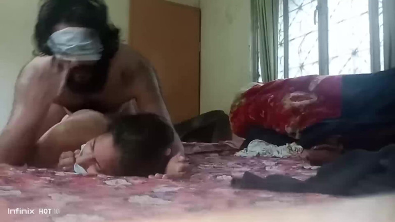 SHAKRATASNEEM: 의붓형제 후장 키스하는 의붓아빠의 의붓 여동생